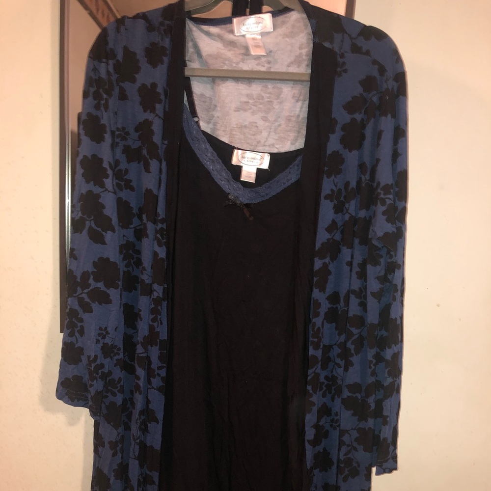 Gown and robe set. Black &Blue floral. XL